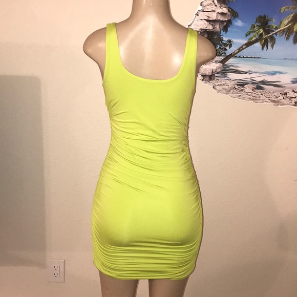 SOLD | FIRM Oh Polly Neón Green Dress - Picture 5 of 8